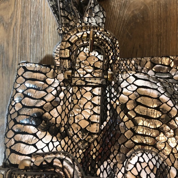 Metallic Sliver Snakeskin Purse - Picture 3 of 17